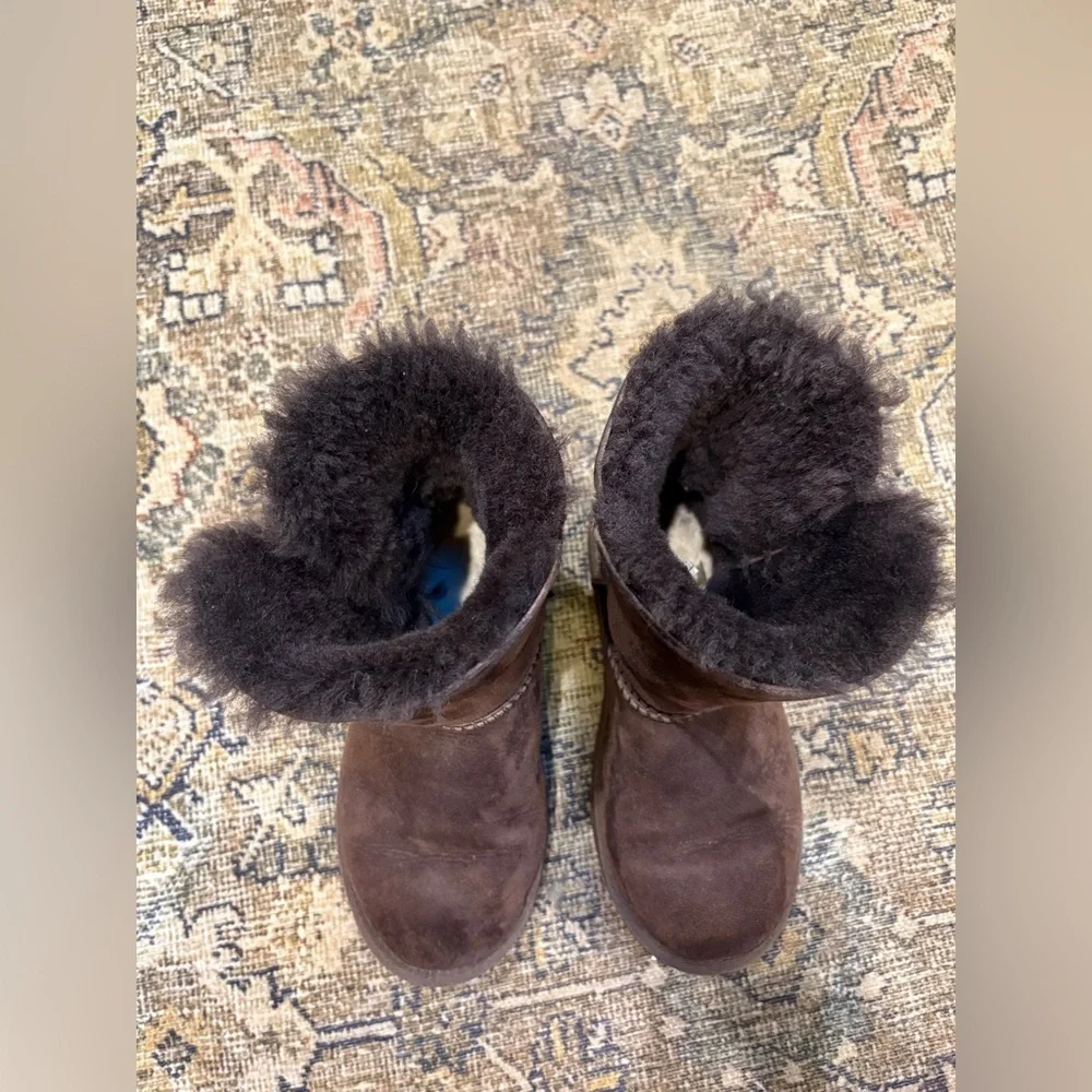 UGG Girls Bailey Button Boots in Dark Brown Chocolate Size 3